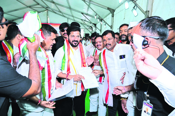 కష్టపడి పనిచేసే వారికే పదవులు1