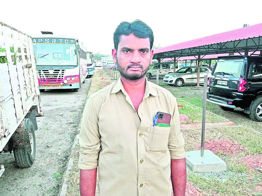 అనుమానాస్పద స్థితిలో ఆర్టీసీ డ్రైవర్‌ మృతి2