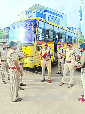 భద్రత తడబడిన బస్సులు1