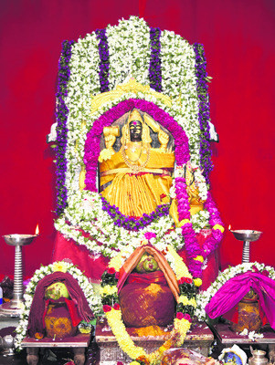 పుష్పాలంకరణలో పైడితల్లి3