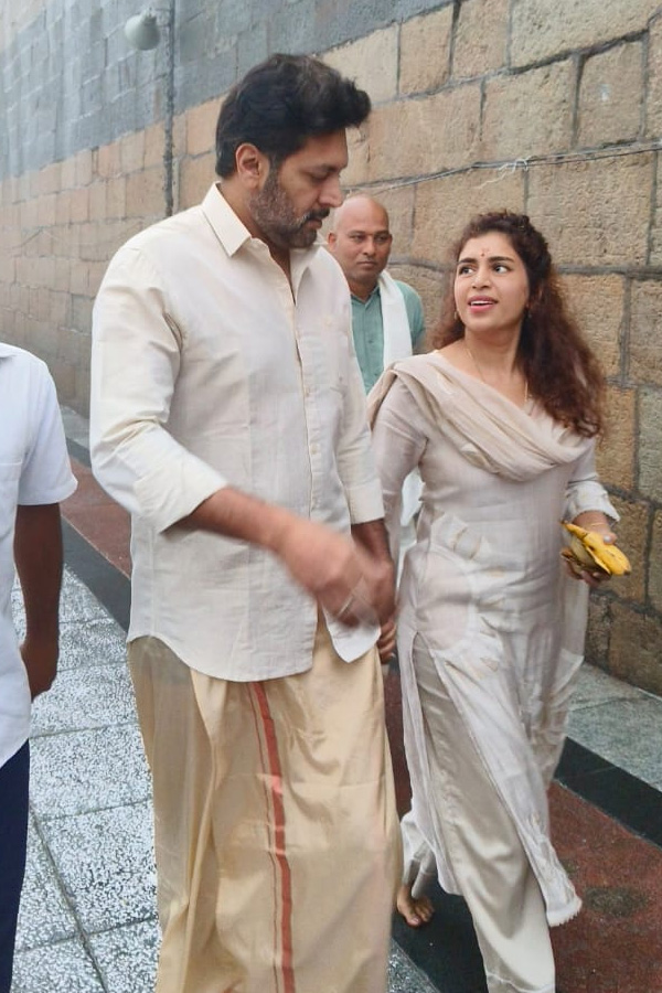 Actor Jayam Ravi And Singer Kenisha Visited Tirumala Photos12