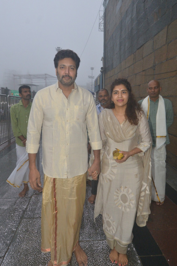 Actor Jayam Ravi And Singer Kenisha Visited Tirumala Photos16