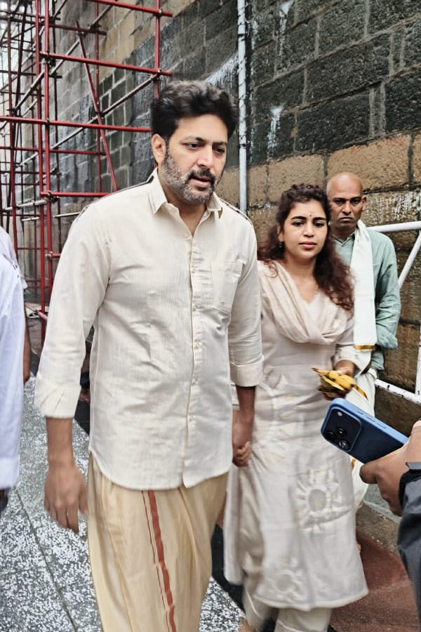 Actor Jayam Ravi And Singer Kenisha Visited Tirumala Photos6