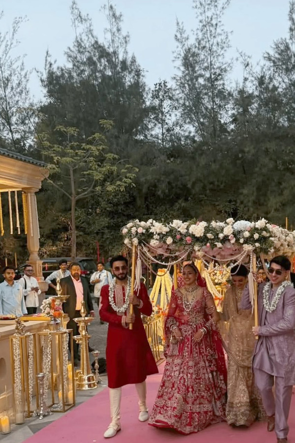 Deepika Padukone, Ranveer Singh Sprinkle Star Dust At Cousins Wedding Photos2