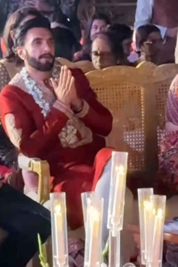 Deepika Padukone, Ranveer Singh Sprinkle Star Dust At Cousins Wedding Photos3