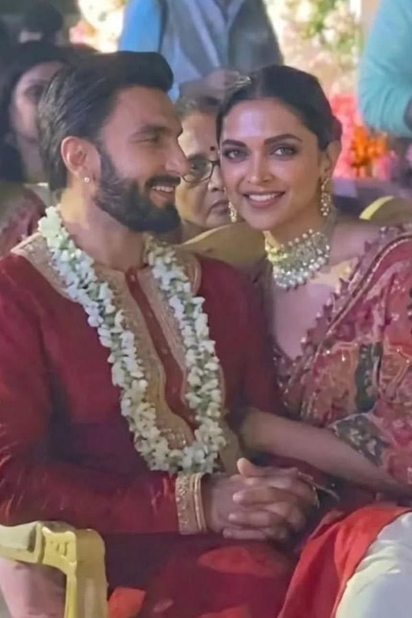 Deepika Padukone, Ranveer Singh Sprinkle Star Dust At Cousins Wedding Photos6
