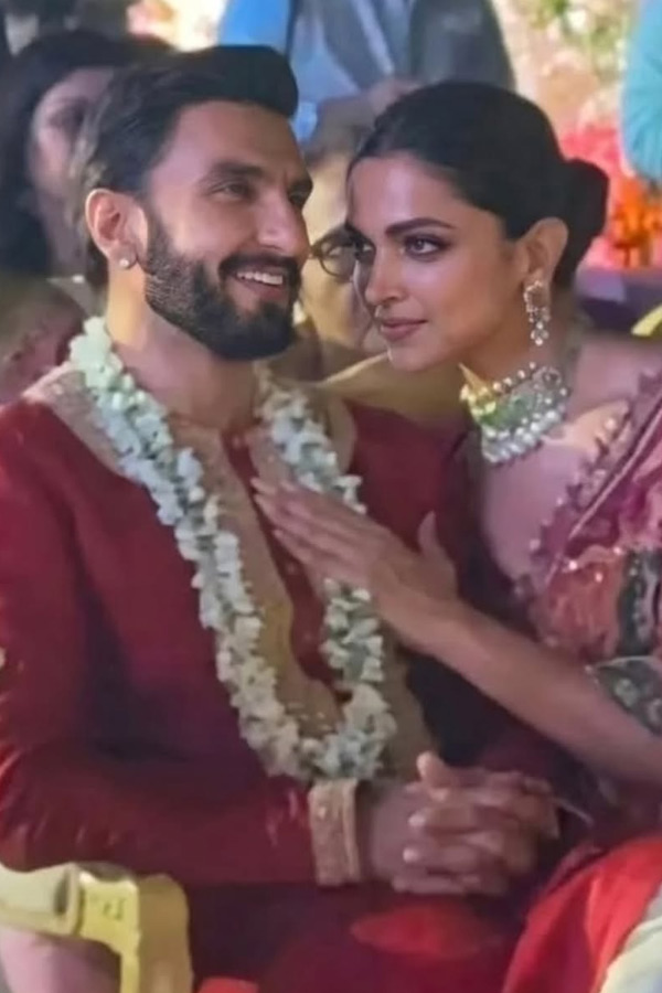 Deepika Padukone, Ranveer Singh Sprinkle Star Dust At Cousins Wedding Photos7