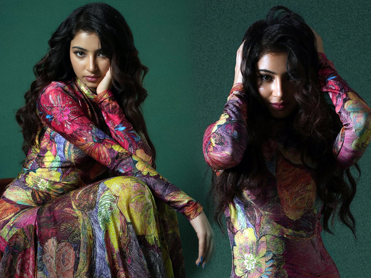 Sara Arjun is looking like a colorful butterfly (Photos)1