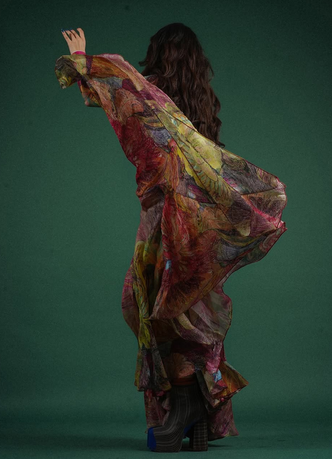 Sara Arjun is looking like a colorful butterfly (Photos)12