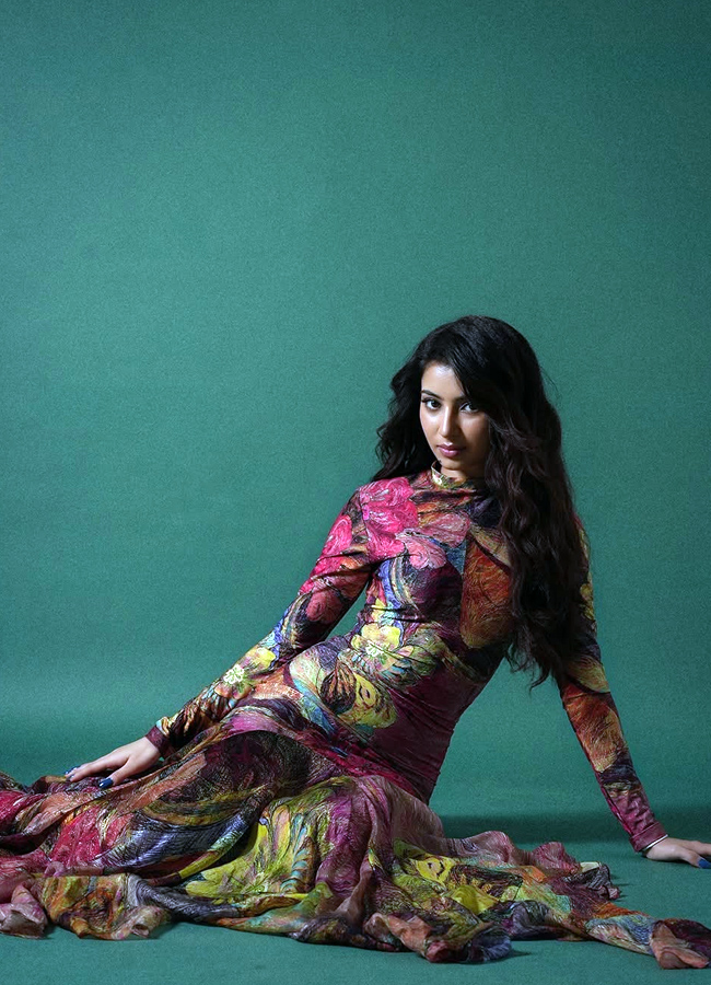 Sara Arjun is looking like a colorful butterfly (Photos)4