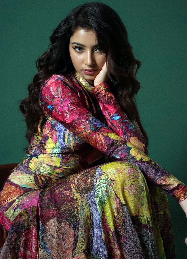 Sara Arjun is looking like a colorful butterfly (Photos)5