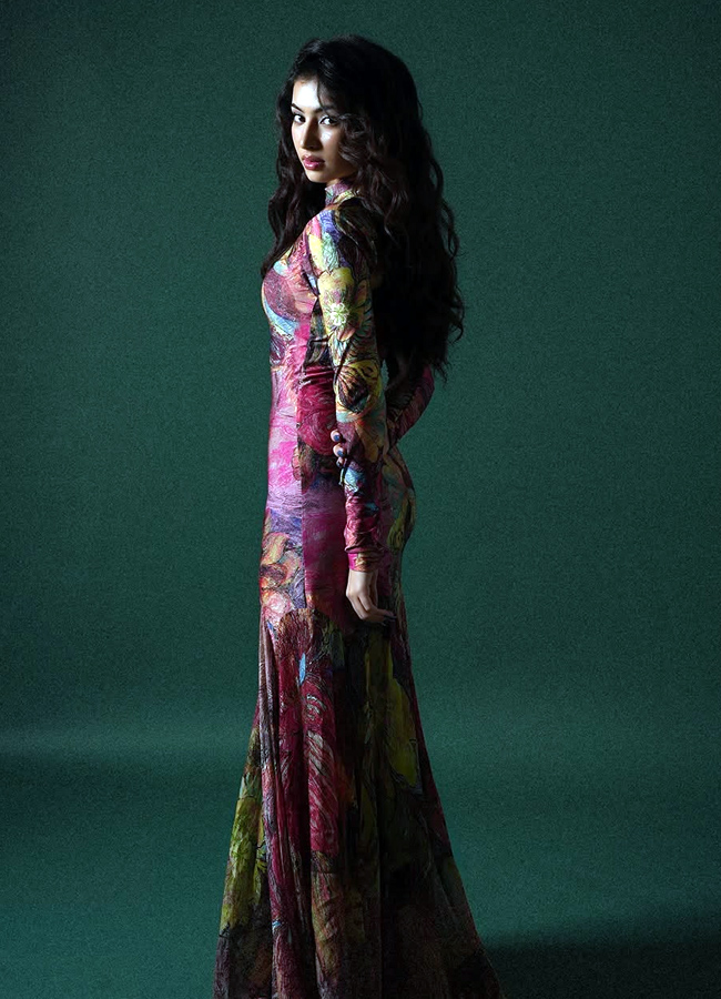 Sara Arjun is looking like a colorful butterfly (Photos)9