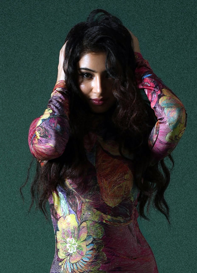 Sara Arjun is looking like a colorful butterfly (Photos)10