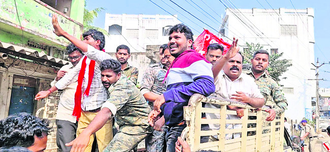 నిరసన గళంపై ఆంక్షలు 1