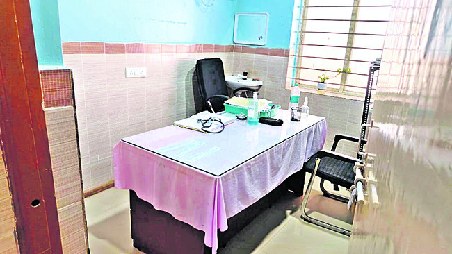 అందని సేవలు.. తప్పని తిప్పలు 1