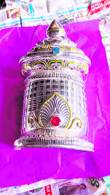 వెండి కిరీటం బహూకరణ 3