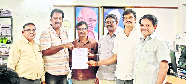 తల్లికి వందనంలో 20 వేల మందికి కోత 
1