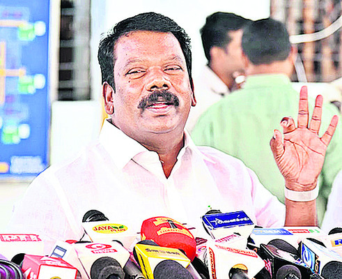 ప్రవీణ్‌ చక్రవర్తి వ్యాఖ్యల దుమారం1