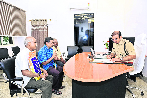 చిత్తూరుకు ఐపీఎస్‌ తరుణ్‌ పహ్వ 
1