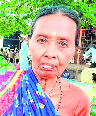 వృద్ధురాలిపై మతిస్థిమితం  లేని వ్యక్తి దాడి2