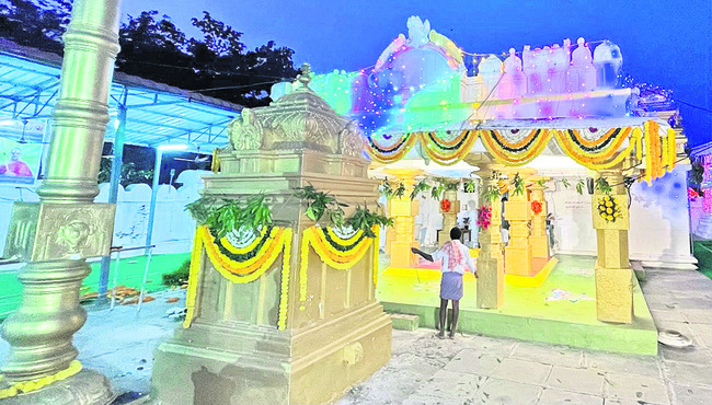 వైకుంఠ ఏకాదశికి ముస్తాబు 
1