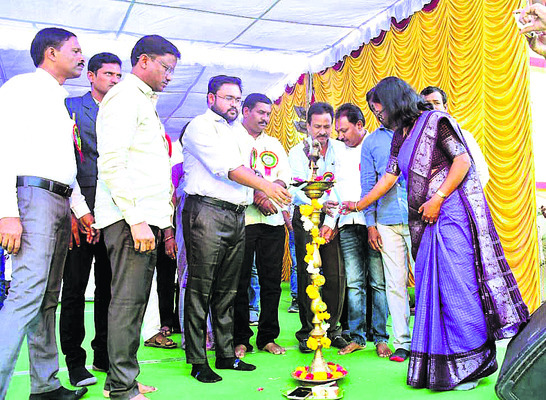 కొత్త ఆవిష్కరణలు చేయాలి1