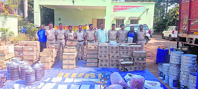 విదేశీ నకిలీ మద్యం కర్మాగారం గుట్టురట్టు 3