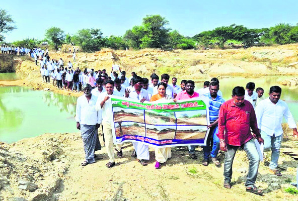 మట్టి అక్రమ తరలింపును అడ్డుకోండి 1