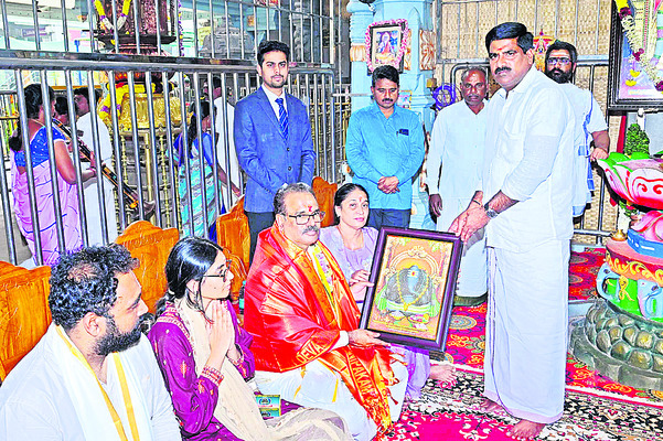 టిప్పర్‌ ఢీకొని వ్యక్తి మృతి 
1