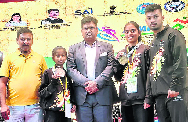 కిక్‌ బాక్సింగ్‌లో బంగారు పతకాలు1