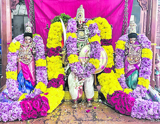 కల్కి అలంకరణలో   వైకుంఠవాసుడు 
2