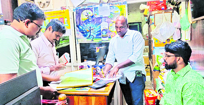 యూటీఎఫ్‌ డైరీ, క్యాలెండర్‌ ఆవిష్కరించిన కలెక్టర్‌ 1