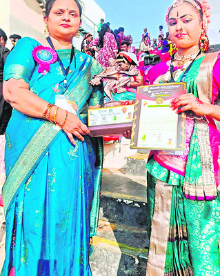 శ్రీవారి దర్శనానికి 8 గంటలు 
1