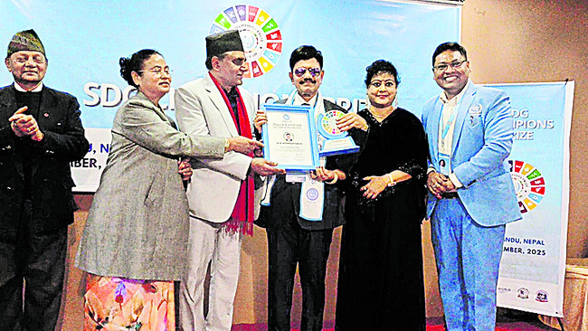 రిటైర్డ్‌ ఐఏఎస్‌ లక్ష్మీకాంతంకు అవార్డు 1