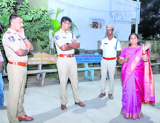 అందుబాటులో సాగుకు సరిపడా యూరియా
2