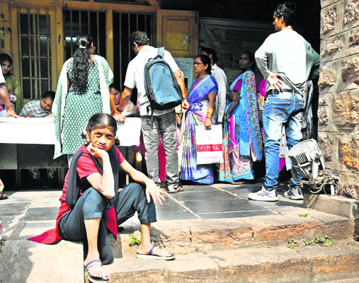 భూ సమస్యల పరిష్కారానికే ‘రెవెన్యూ క్లినిక్‌’1