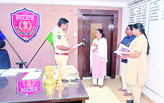 పీజీఆర్‌ఎస్‌కు పోటెత్తిన అర్జీలు1