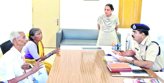 పోలీసు ప్రజావాణికి10 ఫిర్యాదులు 
1