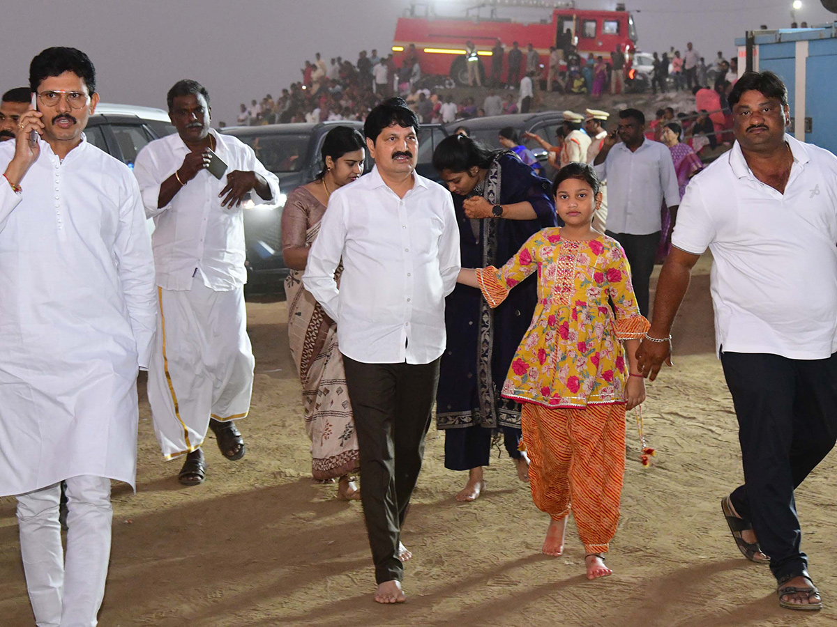 Bhadrachalam Sri Sita Ramula Teppotsavam Photos18