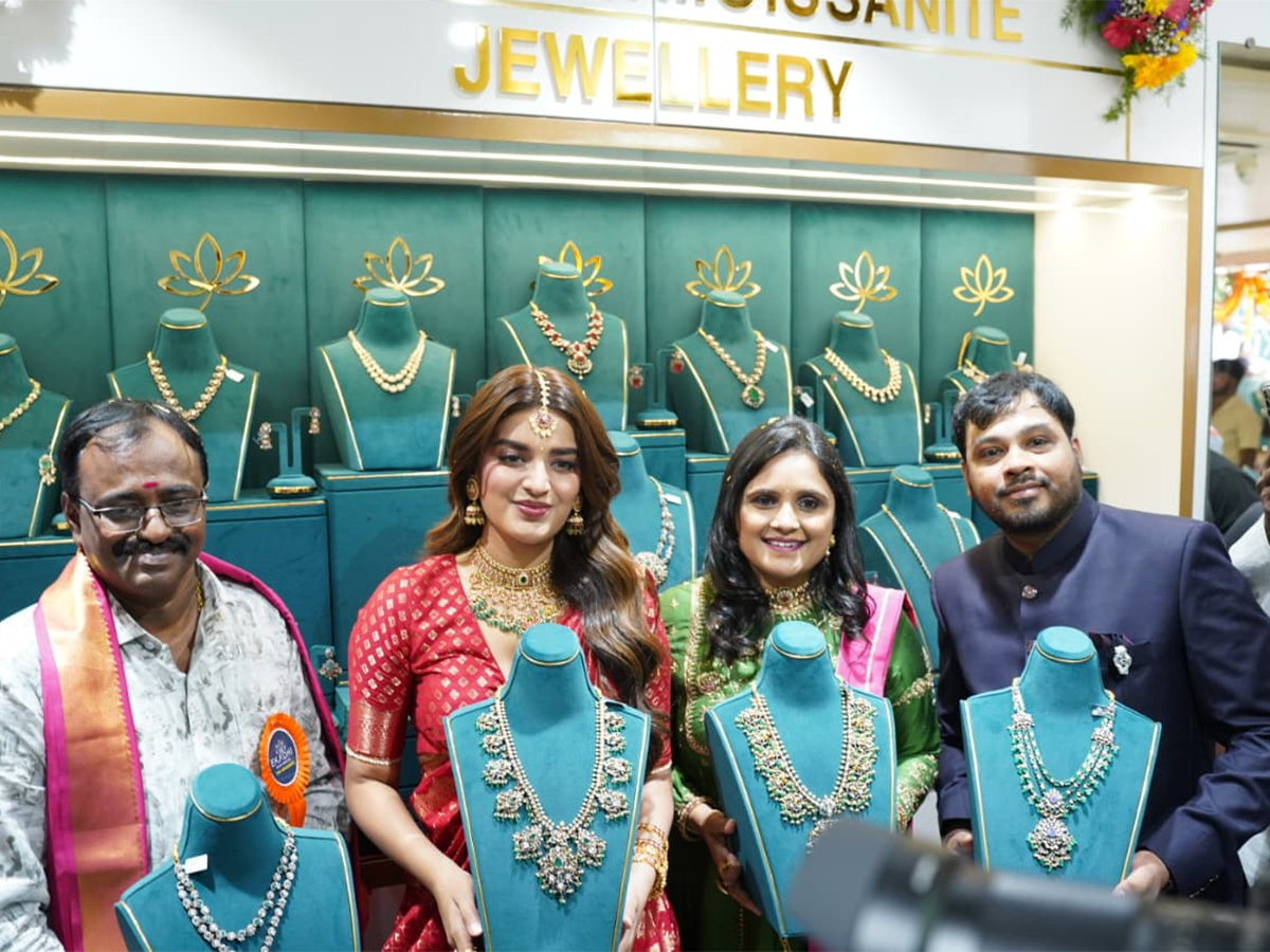 Heroine Nidhhi Agerwal At Narasaraopet Photos2