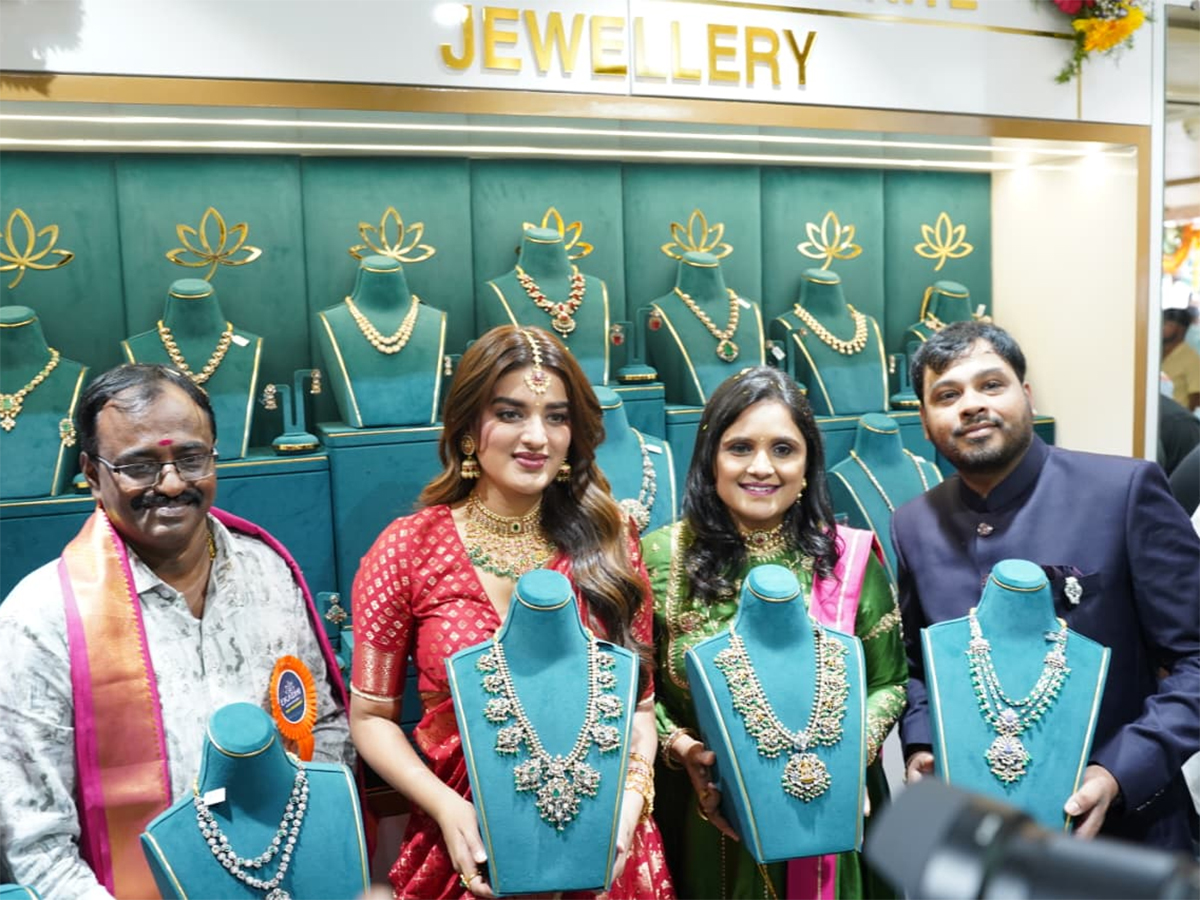 Heroine Nidhhi Agerwal At Narasaraopet Photos3