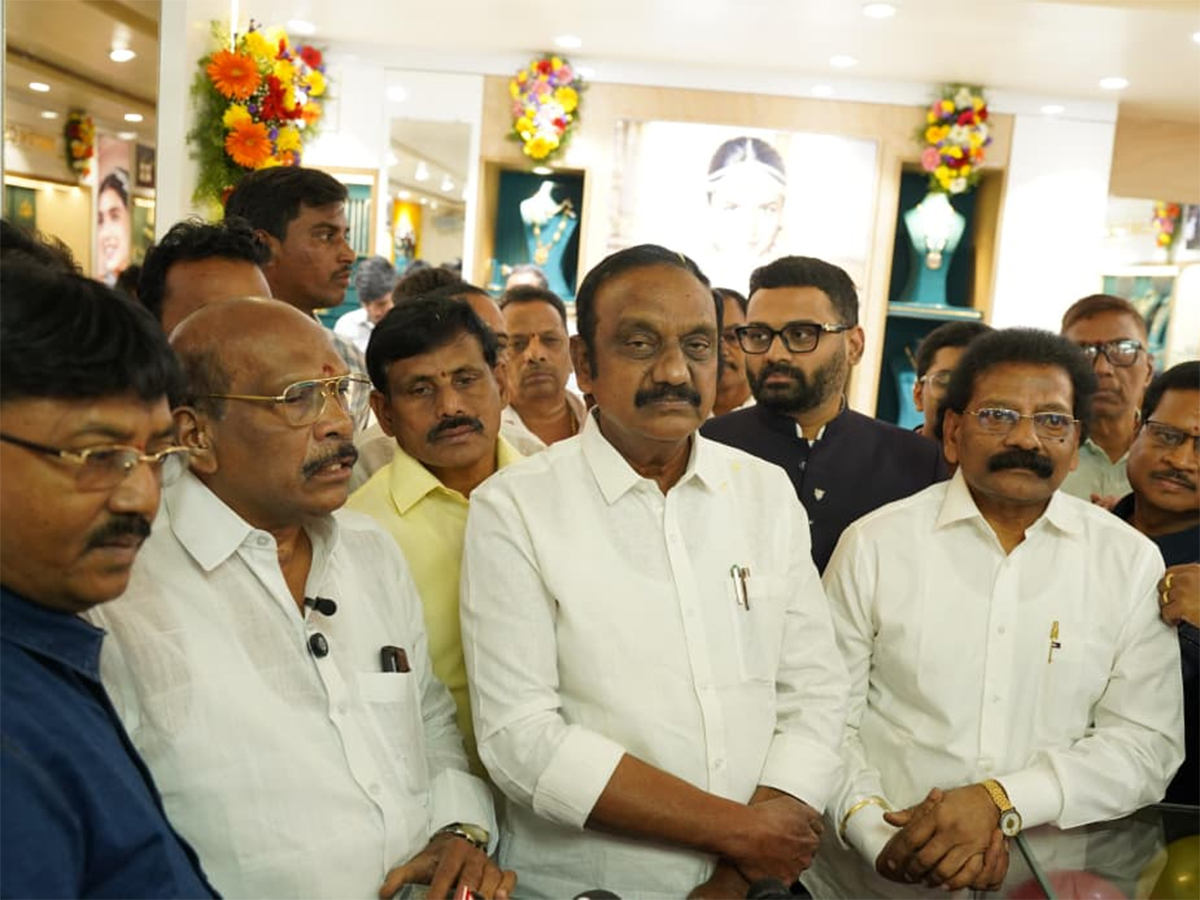 Heroine Nidhhi Agerwal At Narasaraopet Photos7