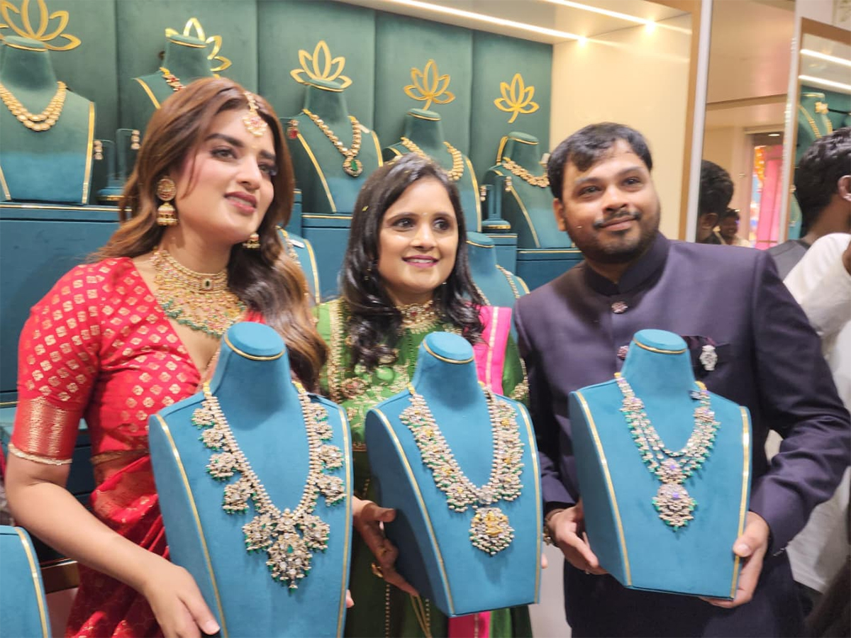 Heroine Nidhhi Agerwal At Narasaraopet Photos9