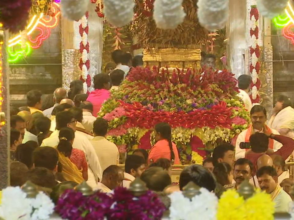 Mukkoti Ekadashi 2025 : Celebrities Visit To Tirumala Photos16