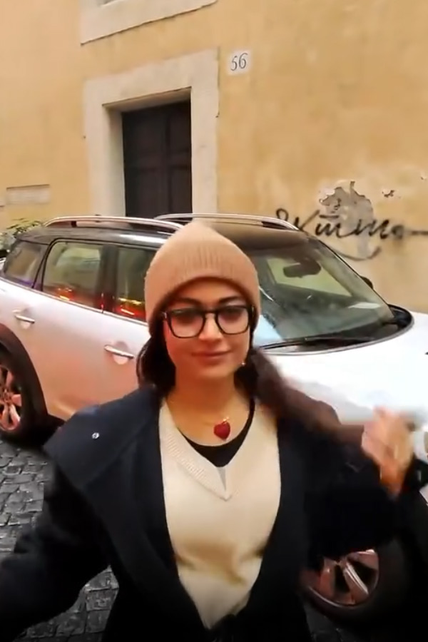 Rashmika Mandanna with Anand Devarakonda And Thier friends enjoying Rome trip Photos13
