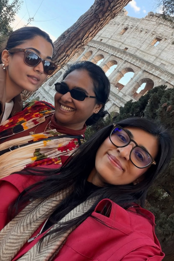 Rashmika Mandanna with Anand Devarakonda And Thier friends enjoying Rome trip Photos15