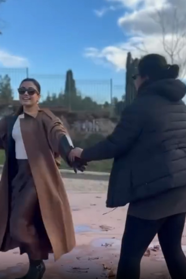 Rashmika Mandanna with Anand Devarakonda And Thier friends enjoying Rome trip Photos16