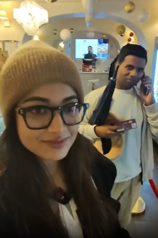 Rashmika Mandanna with Anand Devarakonda And Thier friends enjoying Rome trip Photos17