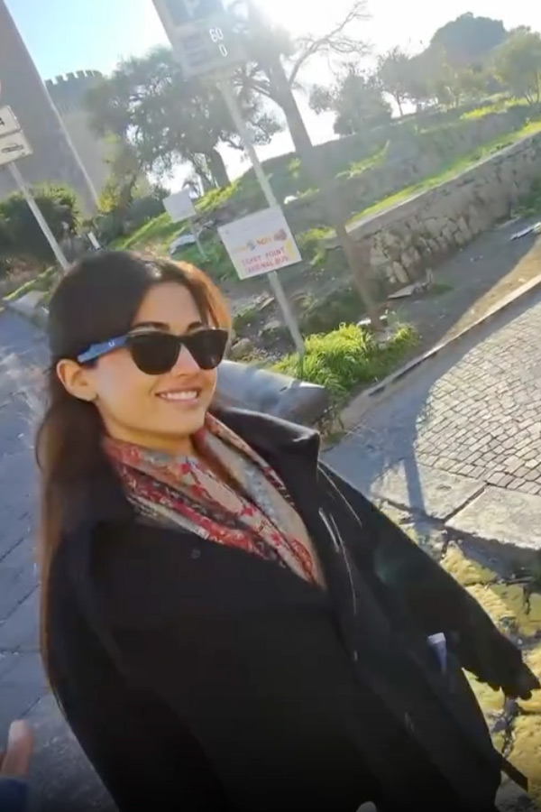 Rashmika Mandanna with Anand Devarakonda And Thier friends enjoying Rome trip Photos11