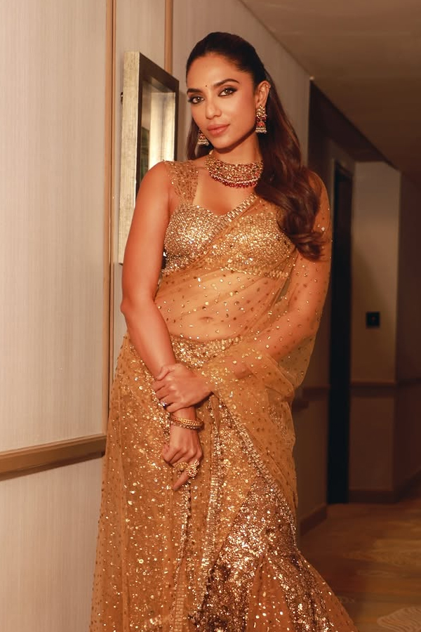 Sobhita Dhulipala Steps Out In Shimmering Gold Saree Photos10
